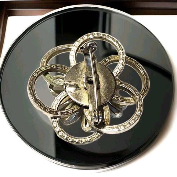 Vintage 1960s Floral & Entwined Etched Circle Rings Silver Tone Brooch Scarf Pin - Picture 3 of 7